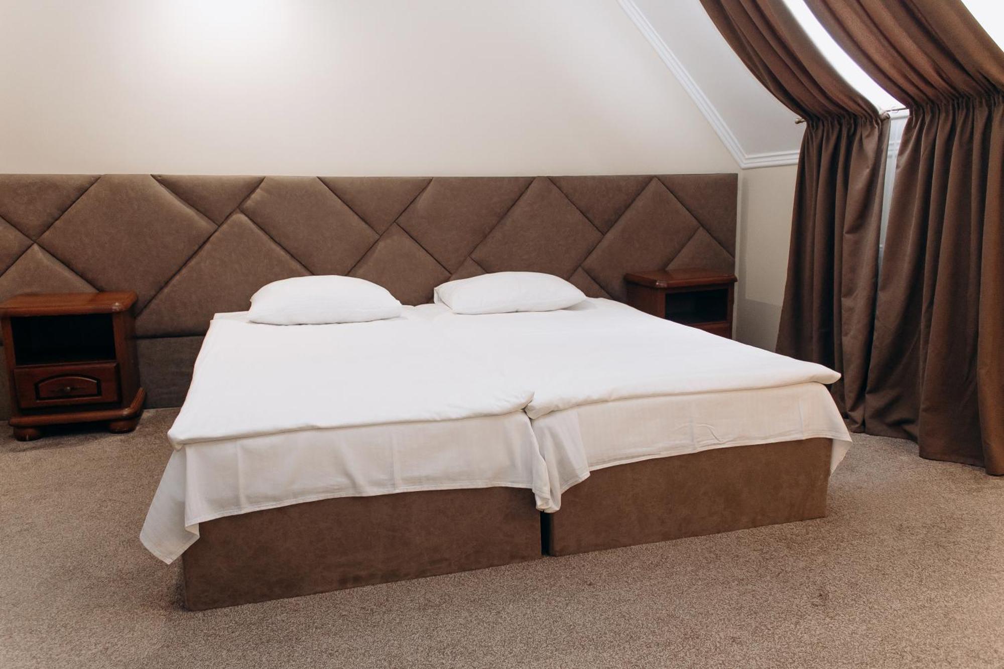 Eduard Hotel อุชโฮรอด ภายนอก รูปภาพ