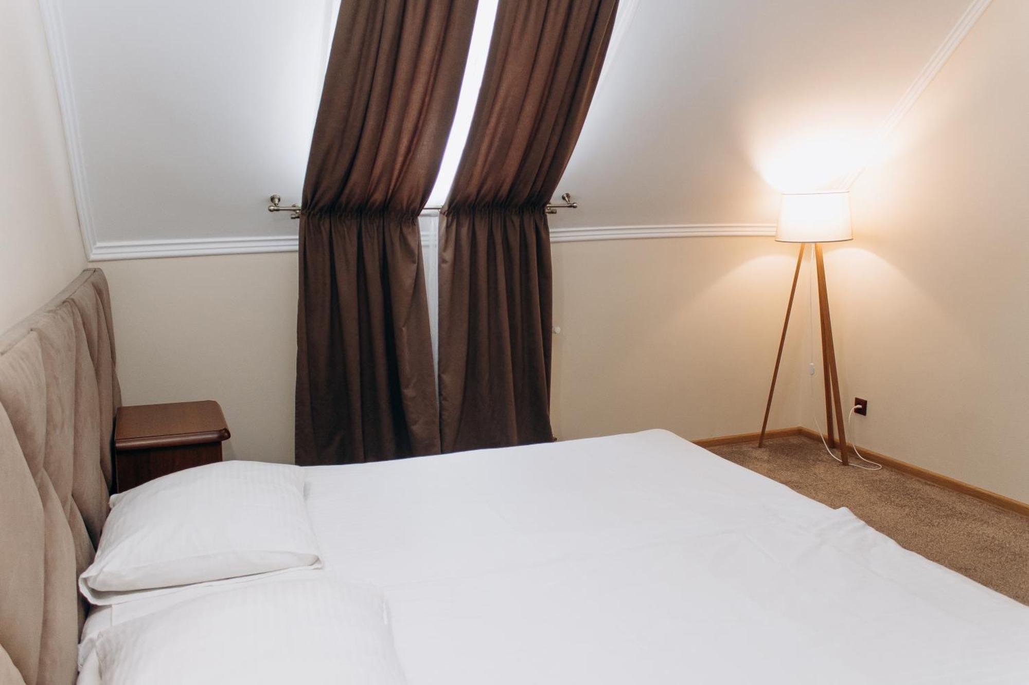 Eduard Hotel อุชโฮรอด ภายนอก รูปภาพ