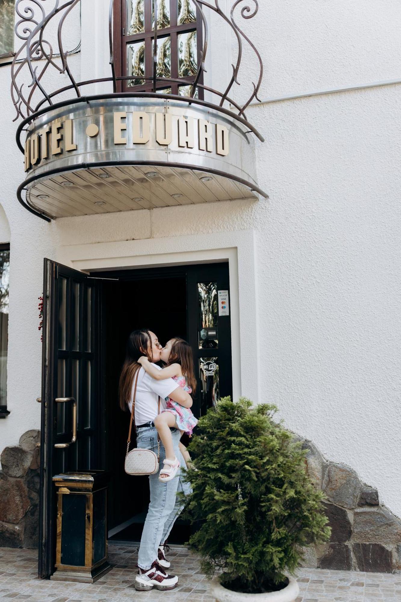 Eduard Hotel อุชโฮรอด ภายนอก รูปภาพ
