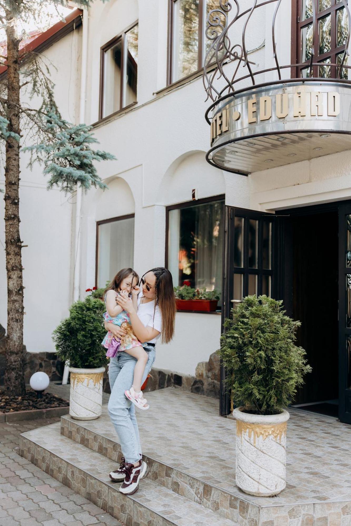 Eduard Hotel อุชโฮรอด ภายนอก รูปภาพ